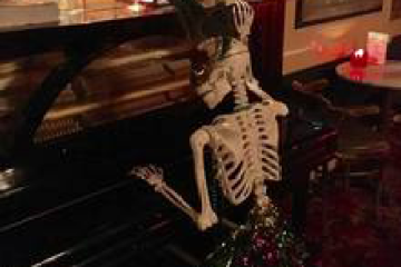 Skeleton at piano